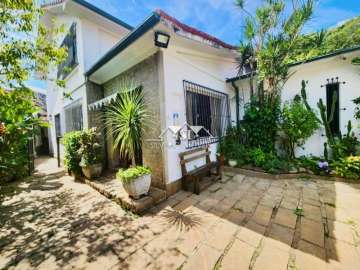 Casa à venda em Mosela, Petrópolis - RJ