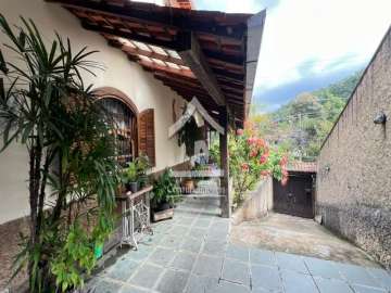 Casa à venda em Itaipava, Petrópolis - RJ