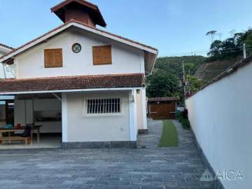 Casa à venda em Carangola, Petrópolis - RJ