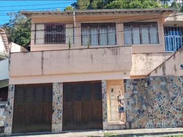 Casa à venda em Mosela, Petrópolis - RJ