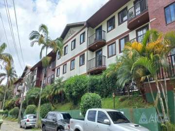 Apartamento à venda em Samambaia, Petrópolis - RJ