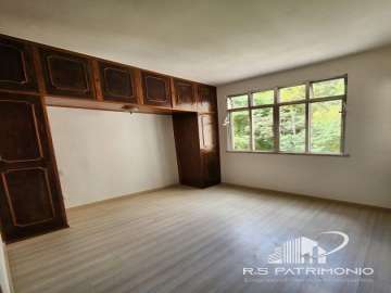 Kitnet / Conjugado à venda  em Centro, Petrópolis - RJ