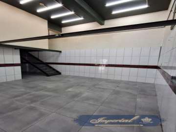 Loja para alugar  em Bingen, Petrópolis - RJ