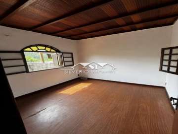 Casa à venda em Samambaia, Petrópolis - RJ