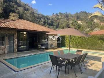 Casa à venda em Itaipava, Petrópolis - RJ