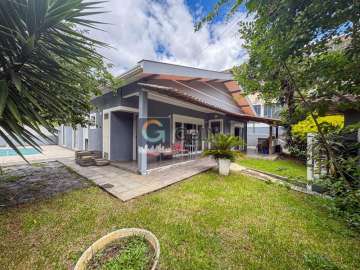 Casa à venda em Mosela, Petrópolis - RJ