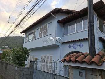 Casa à venda em Mosela, Petrópolis - RJ