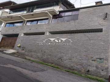 Casa à venda em Mosela, Petrópolis - RJ