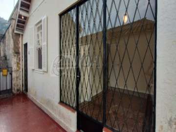 Casa à venda  em Mosela, Petrópolis - RJ
