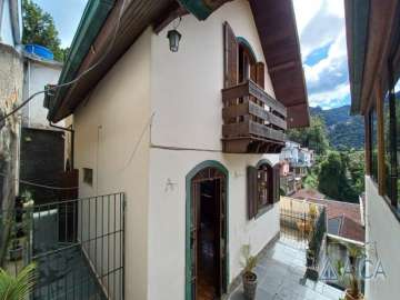 Casa à venda em Mosela, Petrópolis - RJ