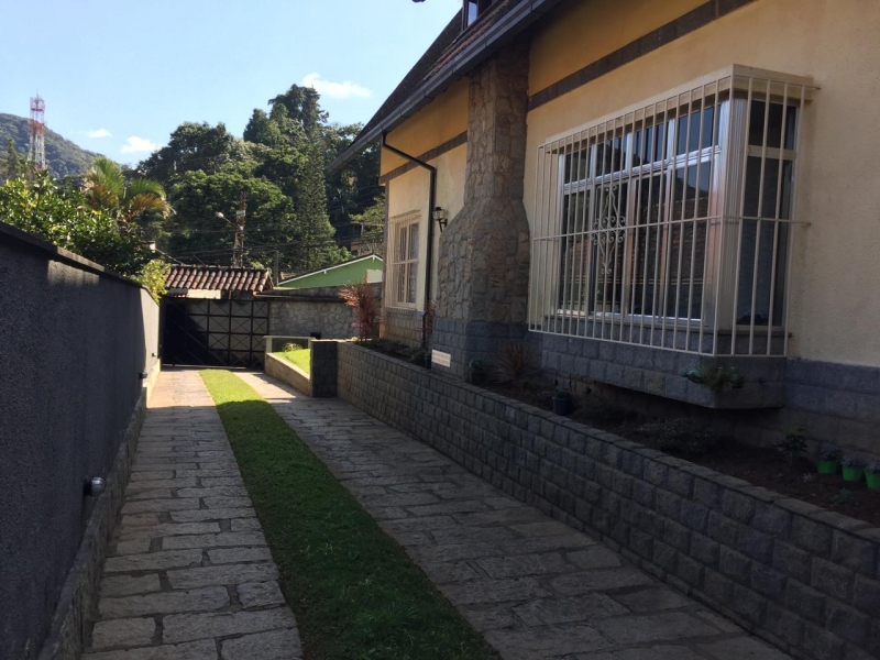 Casa à venda em Mosela, Petrópolis - RJ - Foto 1