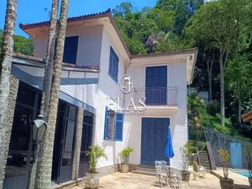 Casa à venda em Valparaíso, Petrópolis - RJ