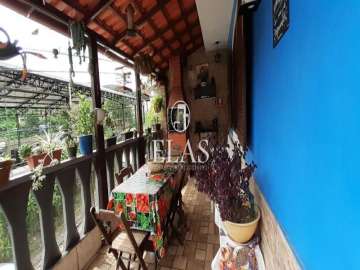 Casa à venda em Mosela, Petrópolis - RJ