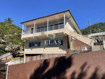 Casa à venda em Mosela, Petrópolis - RJ