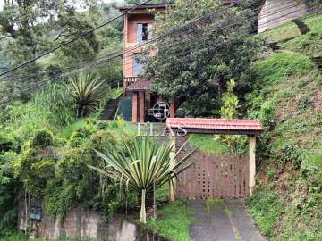 Casa à venda em Mosela, Petrópolis - RJ