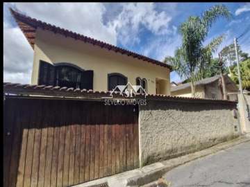 Casa à venda em Mosela, Petrópolis - RJ