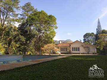 Casa à venda em Carangola, Petrópolis - RJ