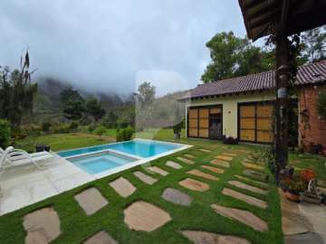 Casa à venda em Itaipava, Petrópolis - RJ