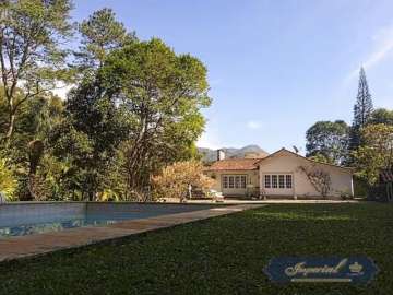 Casa à venda em Carangola, Petrópolis - RJ
