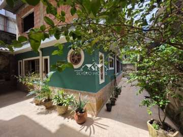 Casa à venda em Mosela, Petrópolis - RJ