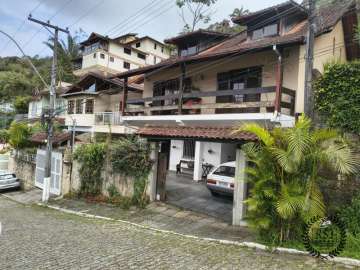 Casa à venda em Mosela, Petrópolis - RJ