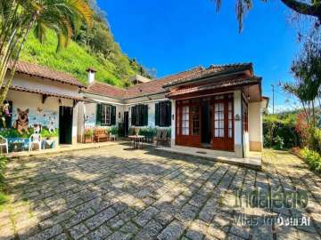 Casa à venda em Mosela, Petrópolis - RJ
