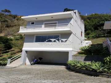 Casa à venda em Valparaíso, Petrópolis - RJ