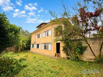 Casa à venda em Mosela, Petrópolis - RJ